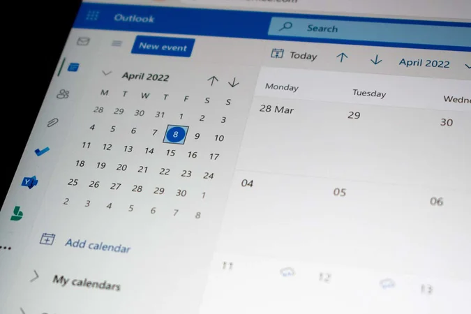 Cómo recuperar un elemento o carpeta eliminados en Outlook